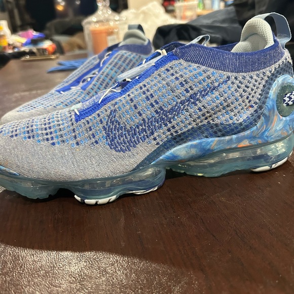 Nike men’s Sneakers in Blue and Gray. Fly knit! - Picture 7 of 9